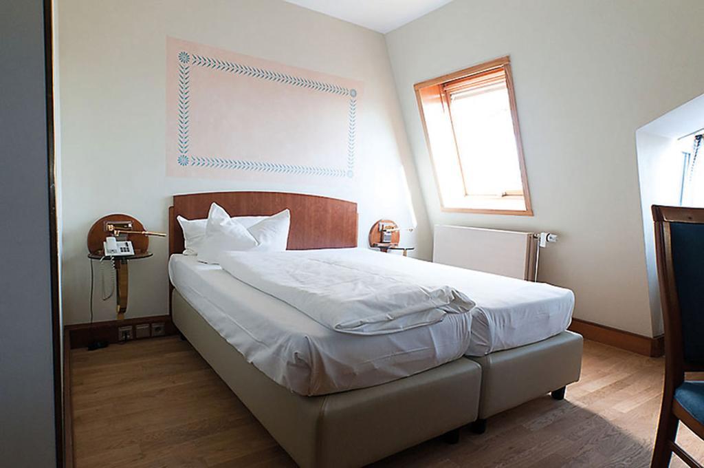 Hotel Am Blauen Wunder Drážďany Pokoj fotografie